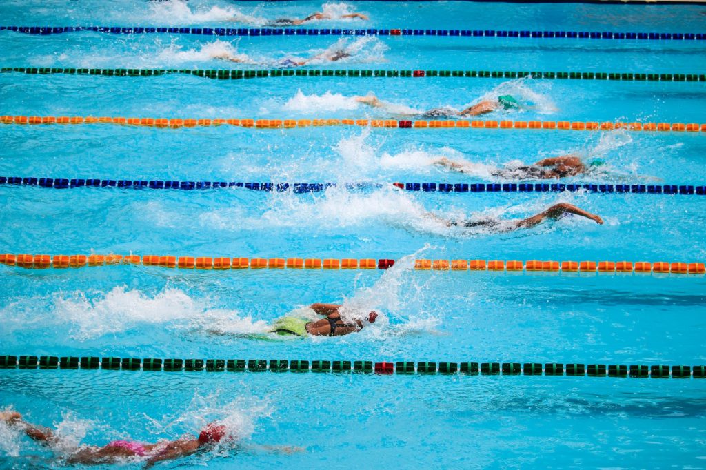 A swimming race